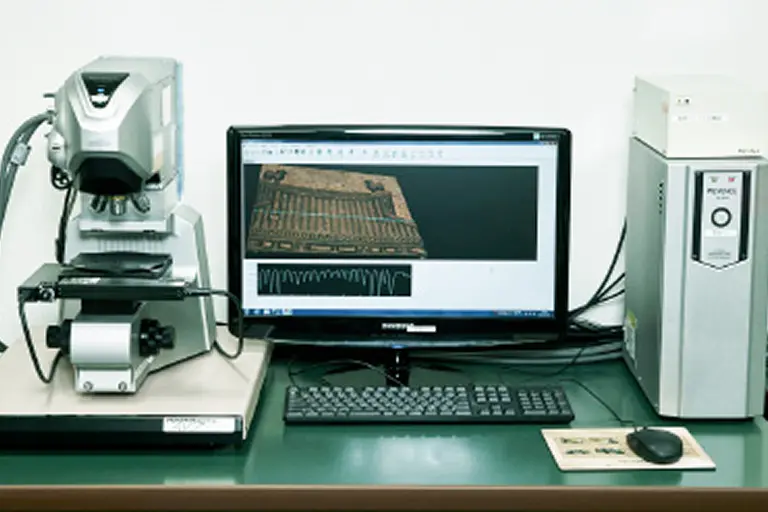 形状計測レーザーマイクロスコープの写真