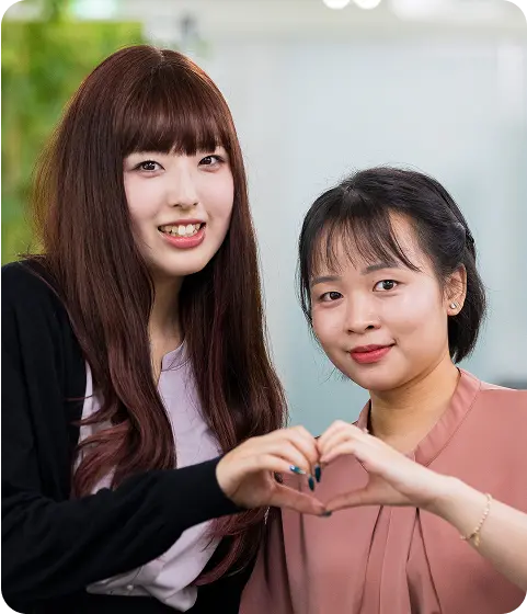 東京本社の管理統括部社員二人の写真