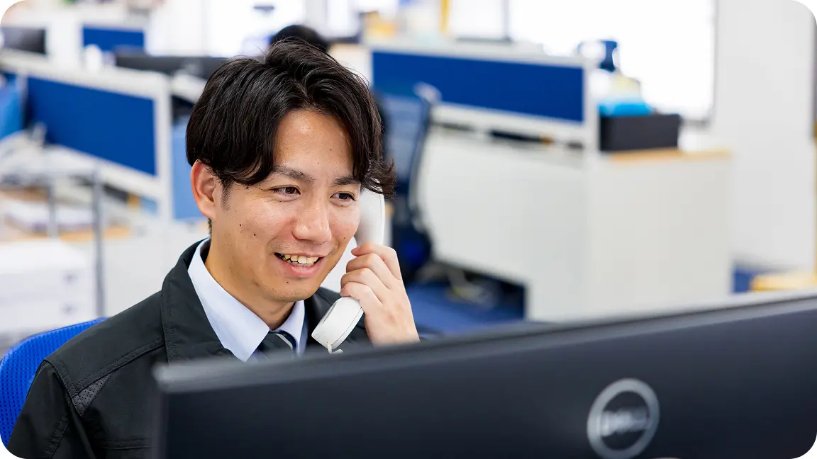 K.Yが電話対応している様子