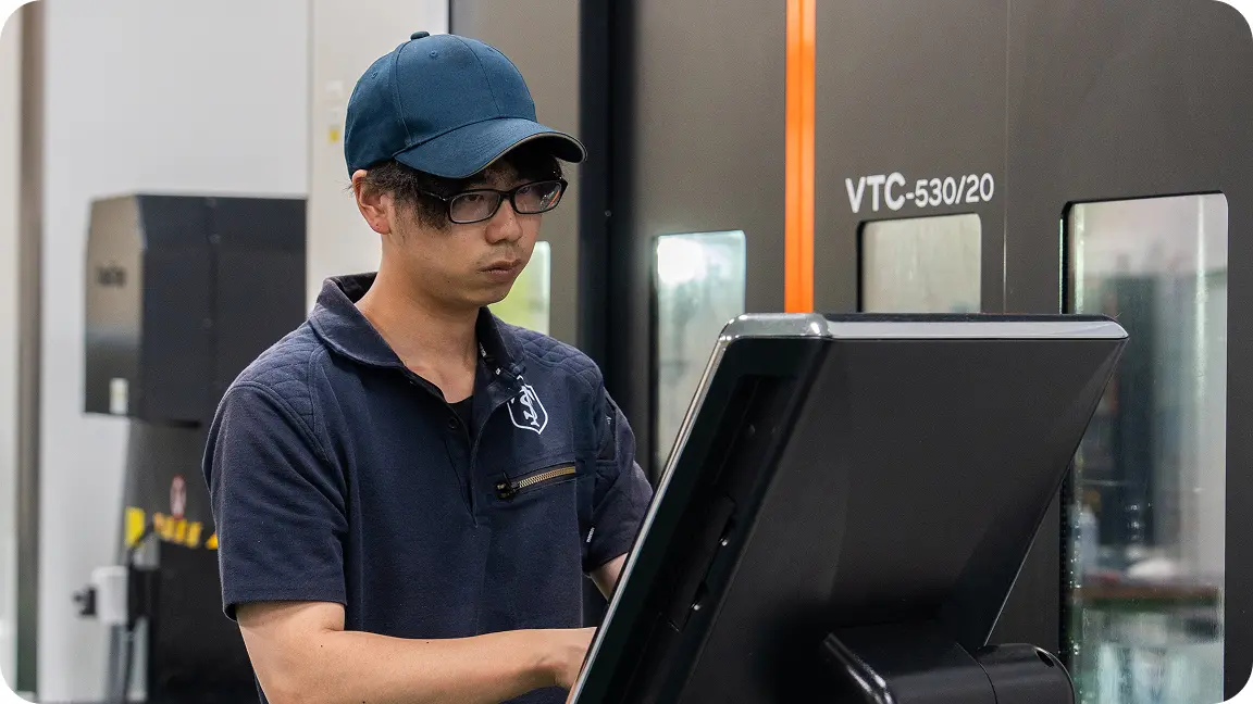 O.Tが作業をしている様子