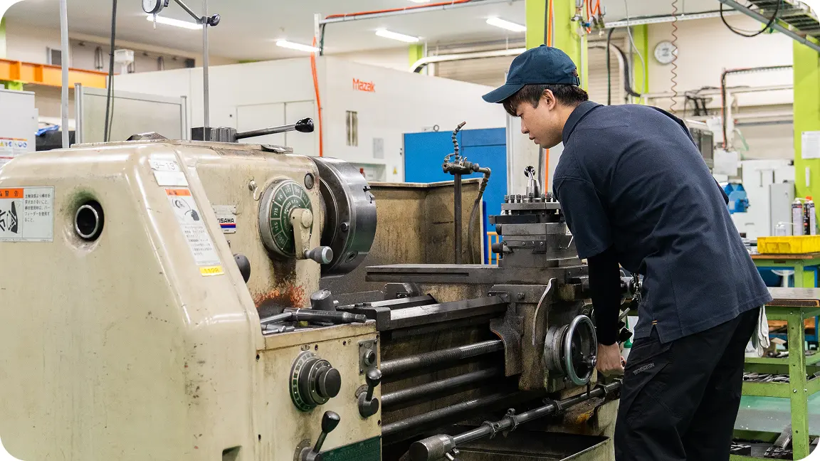 社員K.Tが作業をする様子