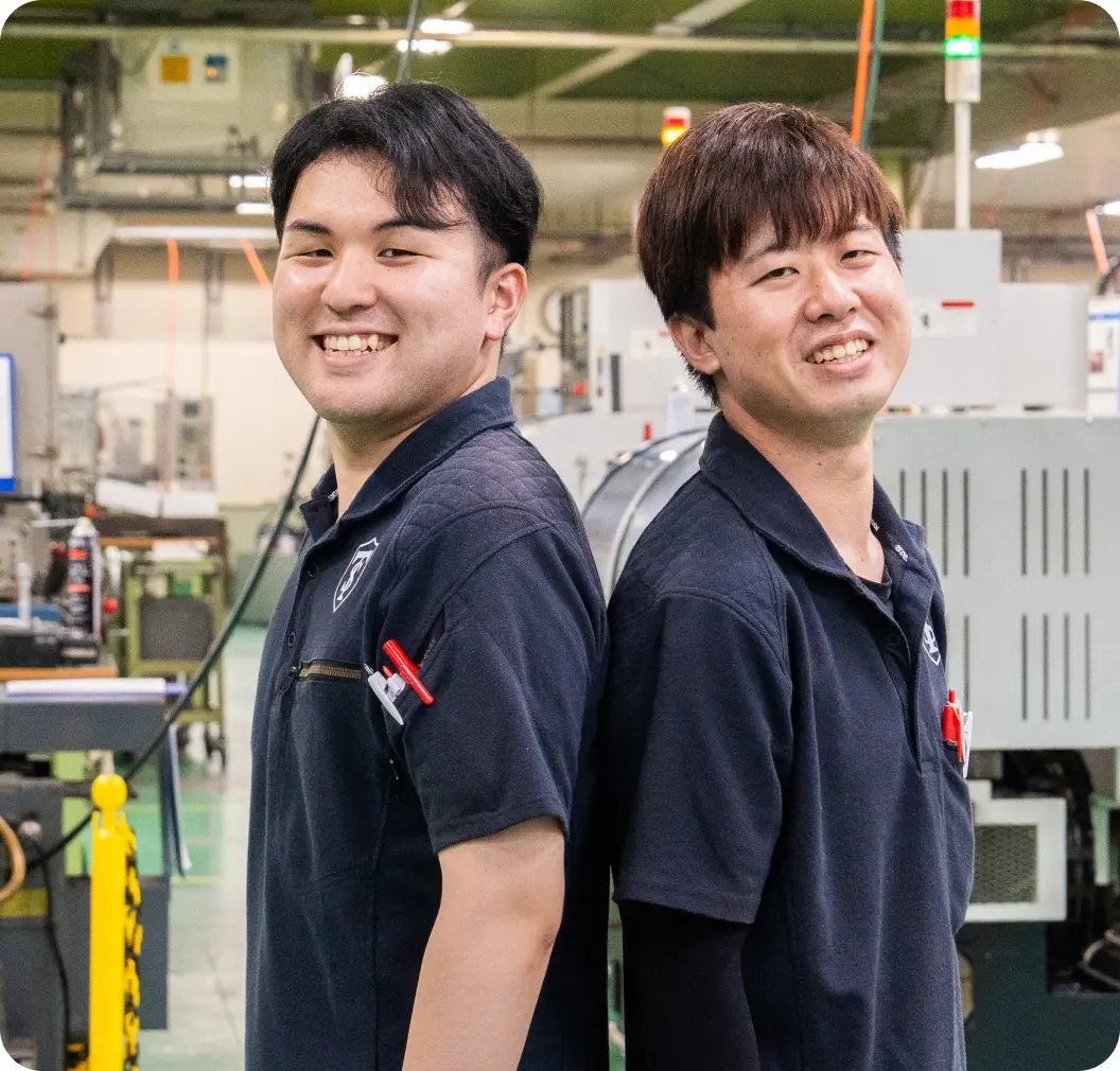 若手社員の笑顔の写真